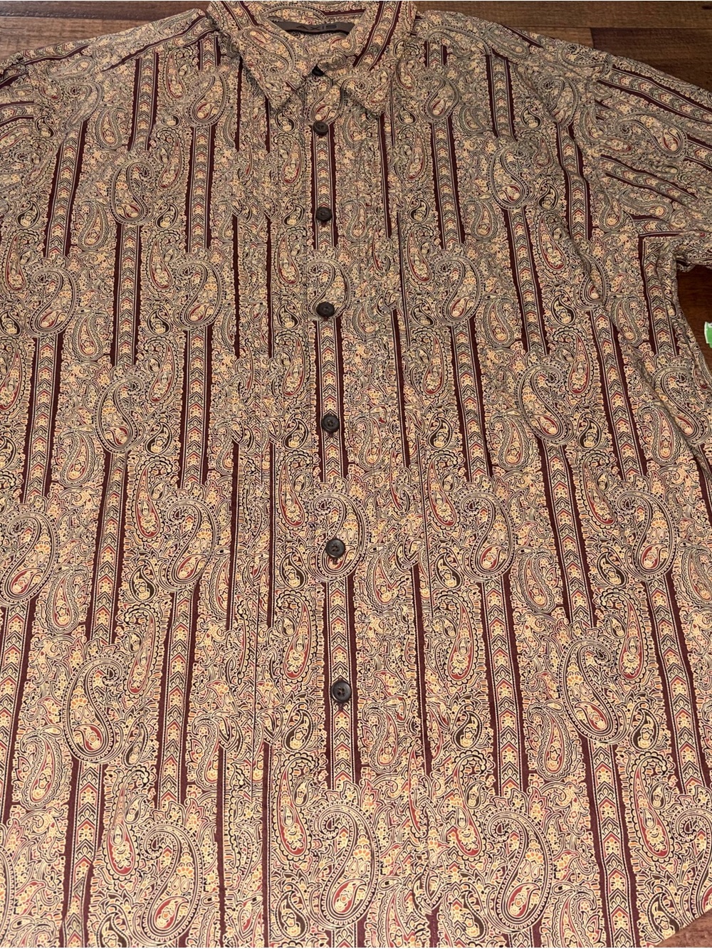AXIS Earth Tone Vertical Paisley Long Sleeve Button-Down Shirt (Medium)